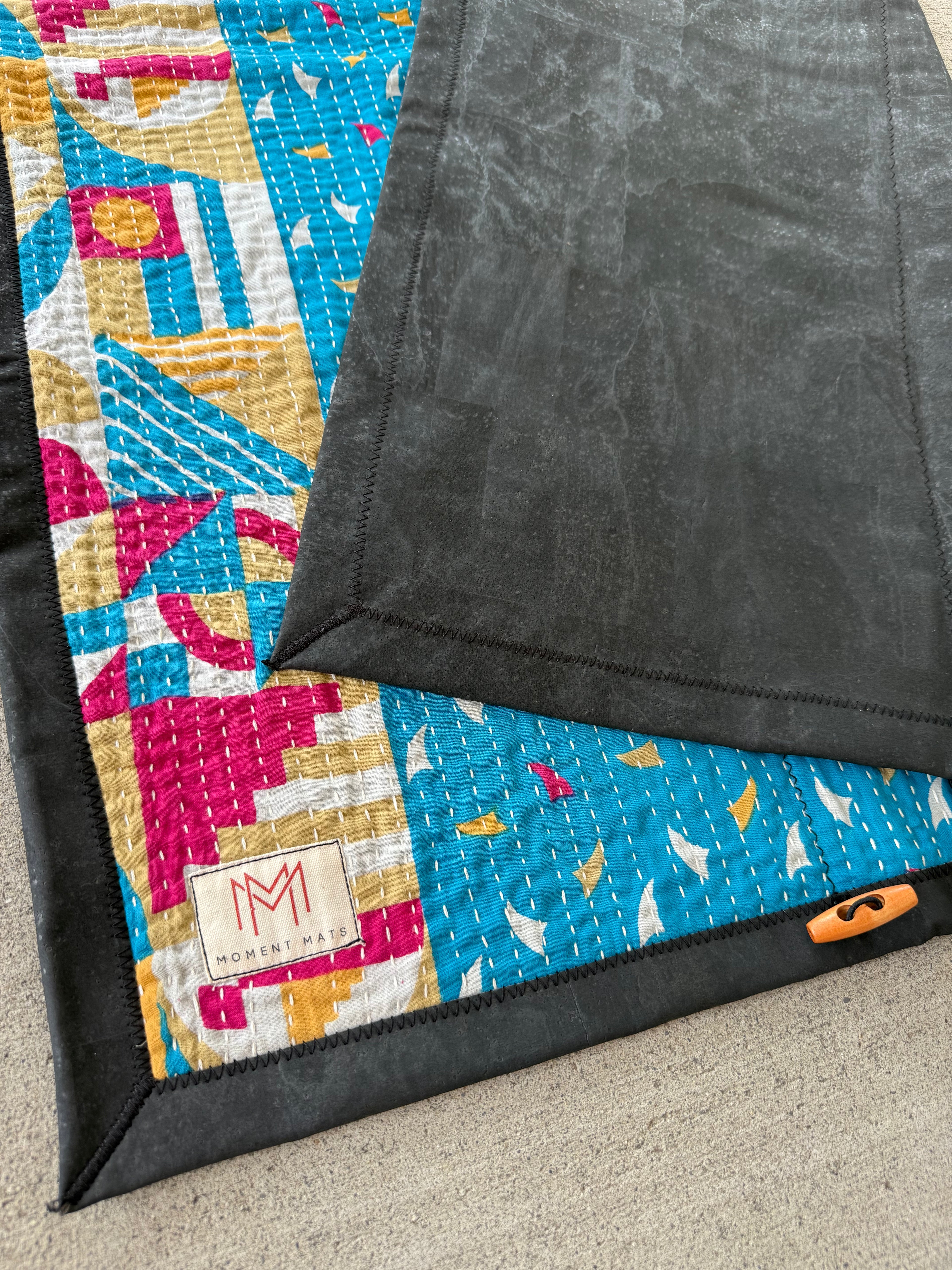 (sold) BLUE ABSTRACT SARI with PREMIUM BLACK CORK