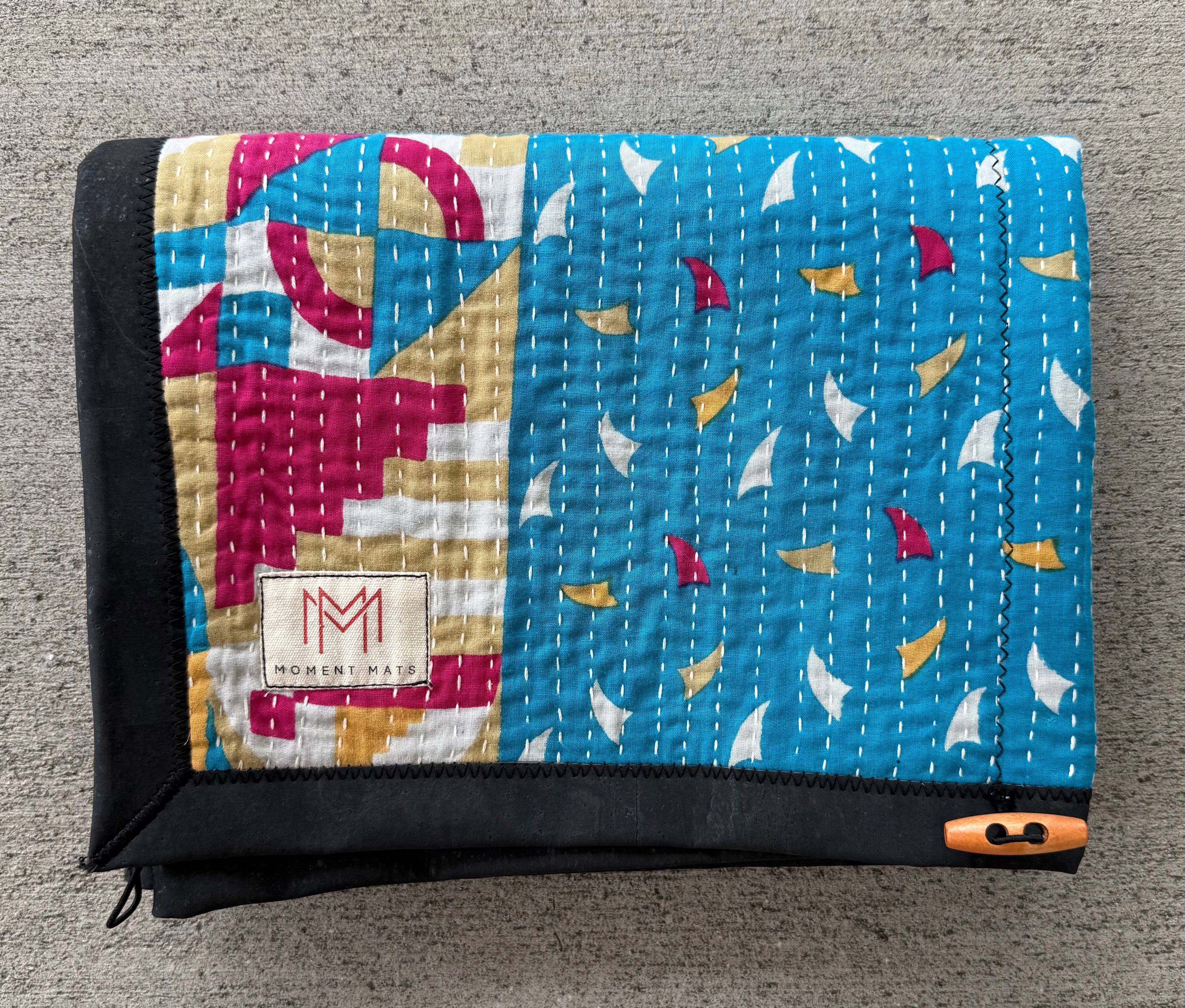 (sold) BLUE ABSTRACT SARI with PREMIUM BLACK CORK